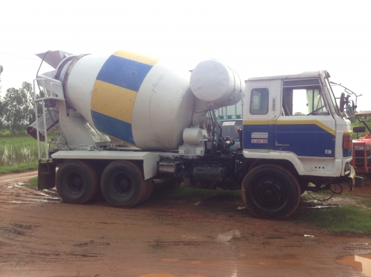 ขายรถโม่ปูน UD 300 แรง ขายรถโม่ปูน UD 300 แรง