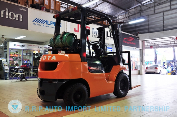 ขายรถโฟล์คลิฟท์มือสอง TOYOTA รุ่น7FG20 ราคา 215,000 บาท นำเข้าจากประเทศญี่ปุ่น 100\% ไม่เคยใช้งานในไทย