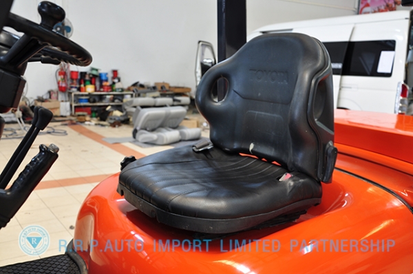 ขายรถโฟล์คลิฟท์มือสอง TOYOTA รุ่น 6FG30 ราคา 299,000 บาท นำเข้าจากประเทศญี่ปุ่น 100\% ไม่เคยใช้งานในไทย