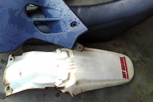 ชุดสี YZ80 พร้อมถังกะเบาะ ขาดแต่บังโคลนหน้าครับ