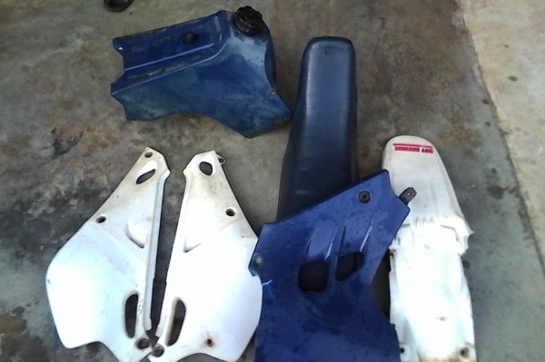 ชุดสี YZ80 พร้อมถังกะเบาะ ขาดแต่บังโคลนหน้าครับ