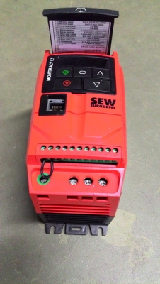 ขาย INVERTER ยี่ห้อ SEW 0.75 KW, 1 HP รุ่น Movitrac LT ใช้ไฟบ้าน มีมาเพิ่ม