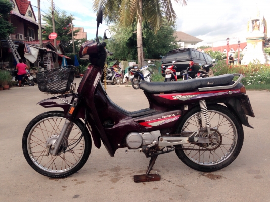 ขายDream 100   เครื่องดี ทะเบียนเต็ม 59 ไม่มีชุดโอน ต่อภาษีขี่ได้สบายๆ ไว้ซื้อกับข้าว ถูกๆครับ ขาย 6900 ติดต่อ 0889419663