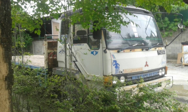 ขาย มิตซูบิชิ หลงFN517เพลาเดียว  195 พื้นเรียบ