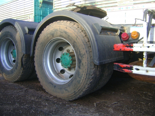 หัวลาก  320  แรง ปี 48  สภาพพร้อมใช้งาน  ราคา  1,200,000 บาท