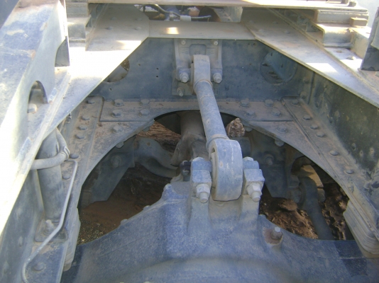 หัวลาก  320  แรง ปี 48  สภาพพร้อมใช้งาน  ราคา  1,200,000 บาท