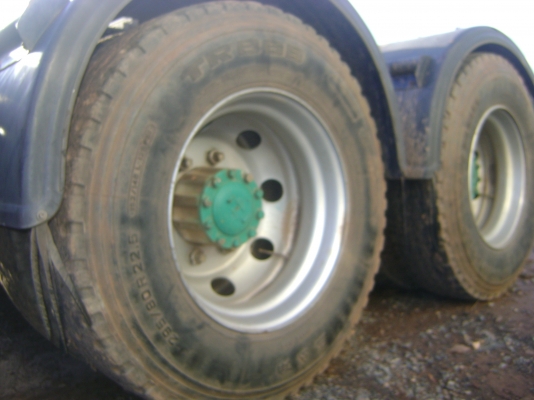 หัวลาก  320  แรง ปี 48  สภาพพร้อมใช้งาน  ราคา  1,200,000 บาท