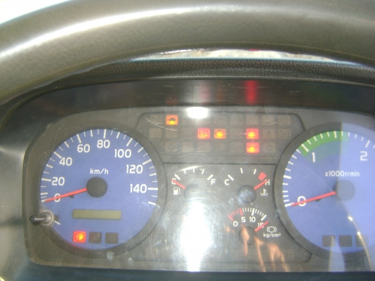 หัวลาก  320  แรง ปี 48  สภาพพร้อมใช้งาน  ราคา  1,200,000 บาท