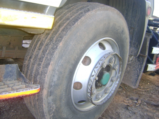 หัวลาก  320  แรง ปี 48  สภาพพร้อมใช้งาน  ราคา  1,200,000 บาท