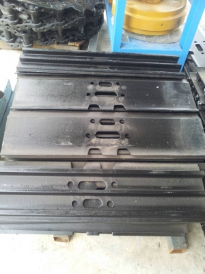 ขายแผ่นแทรครถแบคโฮ  CAT 320  KOBELCO  SK200 KOMATSU 200กว้าง80ซ.ม. ใบละ1000 บาท