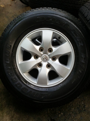 ล้อ toyota ขอบ 16 พร้อมยาง bridgestone 265 70 16 ปี13 ชุดล่ะ 10,500