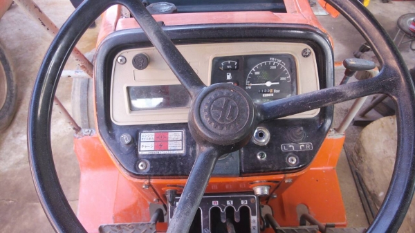 ขายด่วน kubota L 2002 ใช้งานน้อย เดิมๆ เจ้าของขายเอง พร้อมใช้ ต่อรองได้ 086-9159153