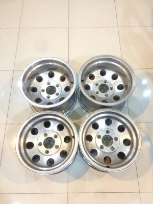 ขายล้อ ขอบ15 หน้า8 หลัง10นิ้ว เก่าญี่ปุ่น สภาพนางฟ้า