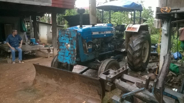 ขายรถไถ FORD 5500 เอกสารเล่มทะเบียน เฟืองท้าย 6600 สภาพใช้งานได้ดี อุปกรณ์มีผาน 3 และผานดันหน้า ราคาต่อรองได้ครับ