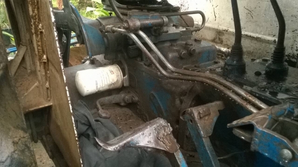 ขายรถไถ FORD 5500 เอกสารเล่มทะเบียน เฟืองท้าย 6600 สภาพใช้งานได้ดี อุปกรณ์มีผาน 3 และผานดันหน้า ราคาต่อรองได้ครับ