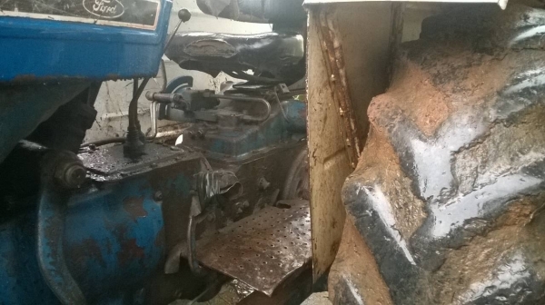 ขายรถไถ FORD 5500 เอกสารเล่มทะเบียน เฟืองท้าย 6600 สภาพใช้งานได้ดี อุปกรณ์มีผาน 3 และผานดันหน้า ราคาต่อรองได้ครับ