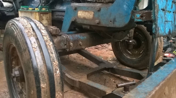 ขายรถไถ FORD 5500 เอกสารเล่มทะเบียน เฟืองท้าย 6600 สภาพใช้งานได้ดี อุปกรณ์มีผาน 3 และผานดันหน้า ราคาต่อรองได้ครับ