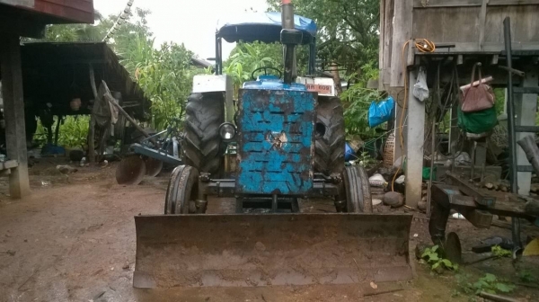 ขายรถไถ FORD 5500 เอกสารเล่มทะเบียน เฟืองท้าย 6600 สภาพใช้งานได้ดี อุปกรณ์มีผาน 3 และผานดันหน้า ราคาต่อรองได้ครับ