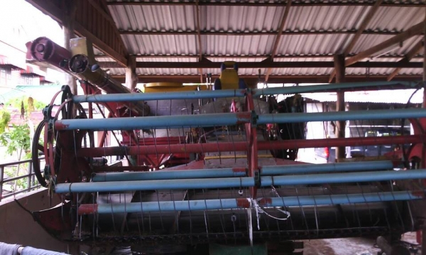 ขายรถเกี่ยวข้าวไทยเจริญ 210แรง ตัวเดิน10ปั๊ม22 สภาพพร้อมใช้งาน ช่วงล่างใช้งาน สภาพพร้อมใช้