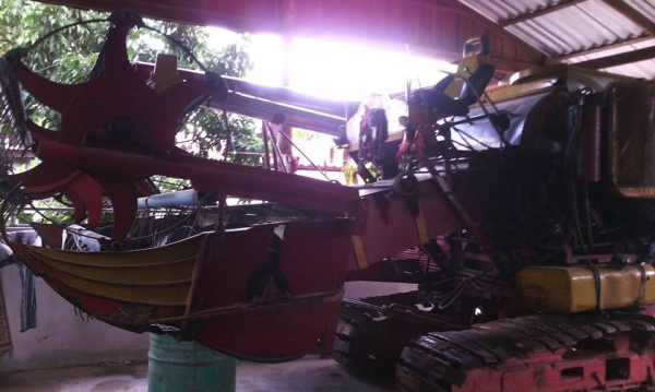 ขายรถเกี่ยวข้าวไทยเจริญ 210แรง ตัวเดิน10ปั๊ม22 สภาพพร้อมใช้งาน ช่วงล่างใช้งาน สภาพพร้อมใช้