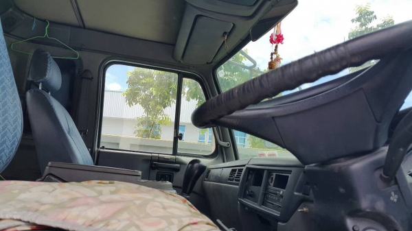 ขายหัวลาก6ล้อยูดี220แรงห้างแท้ ขายหัวลาก6ล้อยูดี220แรงห้างแท้