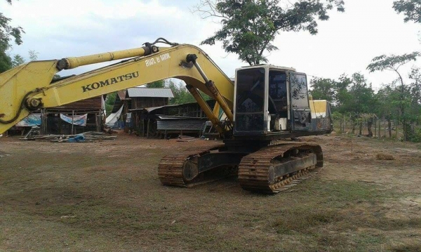 ขายรถแบคโฮ KOMATSU PC200-5 เอกสารเล่มทะเบียน ระบบไฟเต็ม ราคา 750000