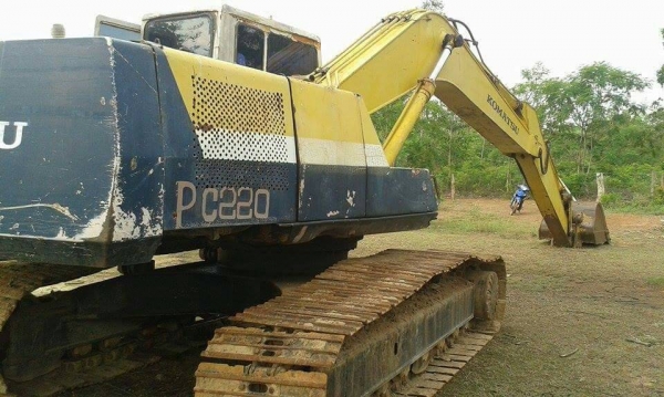 ขายรถแบคโฮ KOMATSU PC200-5 เอกสารเล่มทะเบียน ระบบไฟเต็ม ราคา 750000