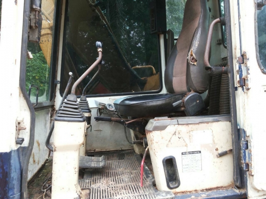 ขายรถแบคโฮ KOMATSU PC120-5 บุ้งกี๋กับหัวคีปไม้ แอร์พร้อม ราคา 550000