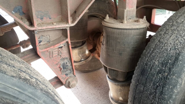 หางพื้นเรียบ สามเพลา