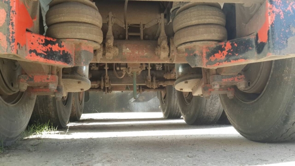 หางพื้นเรียบ สามเพลา