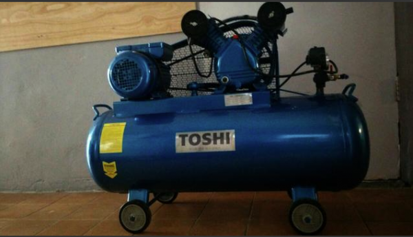 ปั้มลมลูกสูบ TOSHI ระบบสายพาน 3 แรงม้า 100 ลิตร ขาย 10500