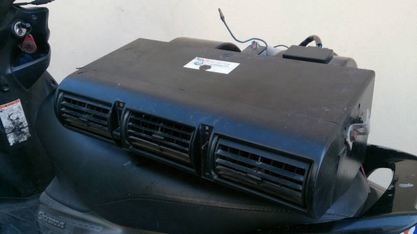 ขายตู้แอร์แขวนฟอมูล่าหน้าปรับได้แบบสามช่อง 1350 บาท