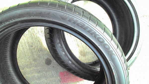 255/35R18 ยางGERMANY และ KOREA อย่างละเส้น ไม่มีปะ tel.081-427-3941