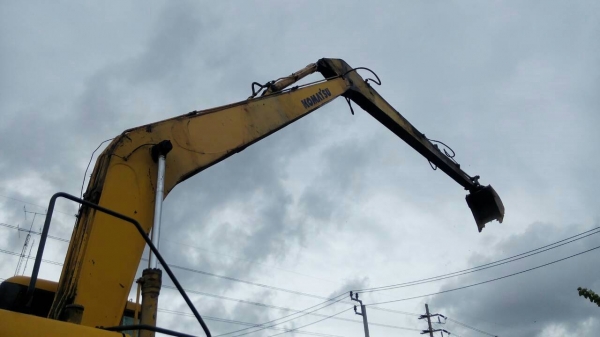 ขายรถแบคโฮ KOMUTSU 200-7 ราคา 1350000 สภาพพร้อมใช้งานครับ ขายรถแบคโฮ KOMUTSU 200-7 ราคา 1350000 สภาพพร้อมใช้งานครับ