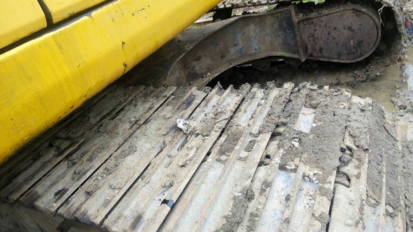 ขายรถแบคโฮ KOMUTSU 200-7 ราคา 1350000 สภาพพร้อมใช้งานครับ ขายรถแบคโฮ KOMUTSU 200-7 ราคา 1350000 สภาพพร้อมใช้งานครับ