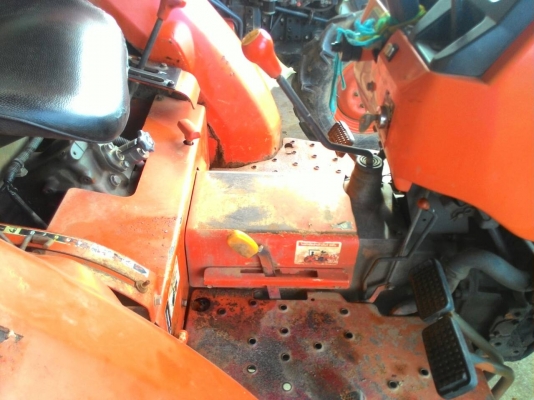 ขาย KUBOTA L3408 ตัวเปล่าๆ ราคา 135,000 ทะเบียนพร้อมโอน เครื่องดี เกียร์ดี ไฮดี ใช้งานได้ปกติ มีบังโคลนหลังผุตามภาพเลยครับ ร้าน DC Tractors Rayong อ.แกลง จ.ระยอง  ใกล้หรือไกลมีรถขนส่งบริการทั่วไทย สนใจ 0818618678  id line=0818618678 id line=carbonthai  ht