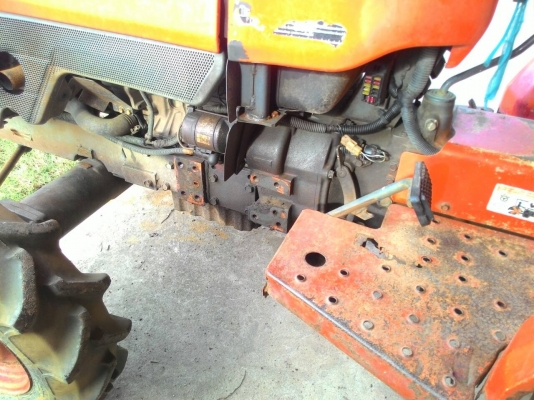 ขาย KUBOTA L3408 ตัวเปล่าๆ ราคา 135,000 ทะเบียนพร้อมโอน เครื่องดี เกียร์ดี ไฮดี ใช้งานได้ปกติ มีบังโคลนหลังผุตามภาพเลยครับ ร้าน DC Tractors Rayong อ.แกลง จ.ระยอง  ใกล้หรือไกลมีรถขนส่งบริการทั่วไทย สนใจ 0818618678  id line=0818618678 id line=carbonthai  ht