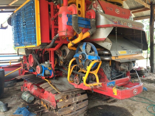 ขายรถเกี่ยวศักดิ์นา km49 เดิน 12 ht   เครื่อง hino jo8c อุ้มปรับระดับออกด้านซ้าย สภาพสวยพร้อมใช้