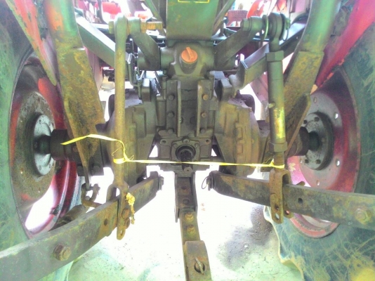 ขาย KUBOTA L3408 ตัวเปล่าๆ ราคา 135,000 ทะเบียนพร้อมโอน เครื่องดี เกียร์ดี ไฮดี ใช้งานได้ปกติ มีบังโคลนหลังผุตามภาพเลยครับ ร้าน DC Tractors Rayong อ.แกลง จ.ระยอง  ใกล้หรือไกลมีรถขนส่งบริการทั่วไทย สนใจ 0818618678  id line=0818618678 id line=carbonthai  ht