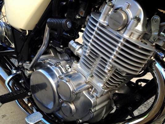 ขายด่วนราคาเพียง219000YAMAHA SR400 รุ่นฉลองครบรอบ50ปี รถออกศูนย์ ปี2014 หัวฉีดPGM-FI ขายด่วนราคาเพียง219000YAMAHA SR400 รุ่นฉลองครบรอบ50ปี รถออกศูนย์ ปี2014 หัวฉีดPGM-FI