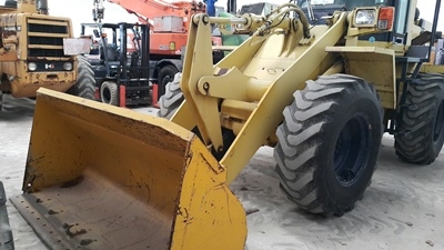 ขายรถตัก KOMATSU WA100-1 ปี1991 สนใจติดต่อ หนึ่ง 061-4194021