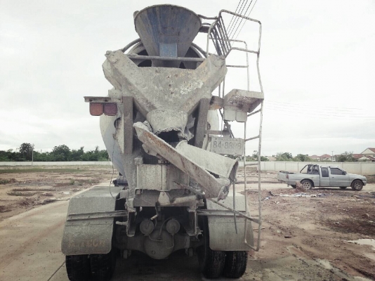 ขายรถโม่ปูน 10ล้อ 5 คิว สภาพดีใช้งานอยู่ เล่มทะเบียนครบ