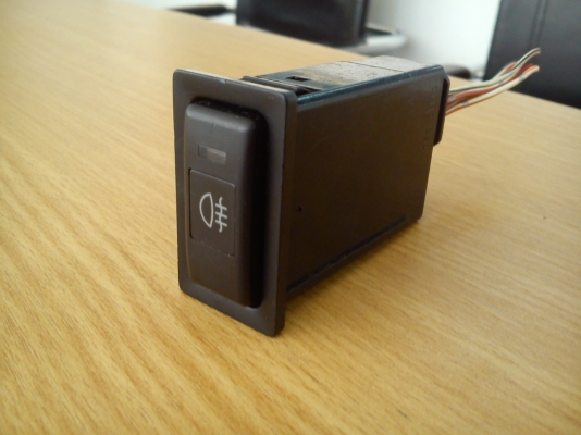 สวิตช์ไฟตัดหมอก TOYOTA ทรงตั้ง