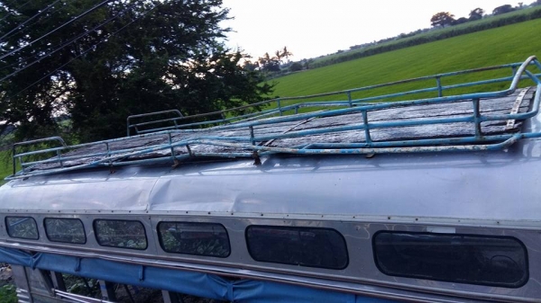 หลังคา 2 แถว หกล้อ สแตนเลสนอกใน พร้อมบันไดขึ้น หลังคา 2 แถว หกล้อ สแตนเลสนอกใน พร้อมบันไดขึ้น