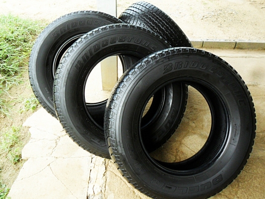 ยางกระบะยกสูงขอบ17 บริดสโตน 255-65-R17ลงพื้นปลายปี14 (4เส้น 6,500บ)ดอกเพียบ95\%