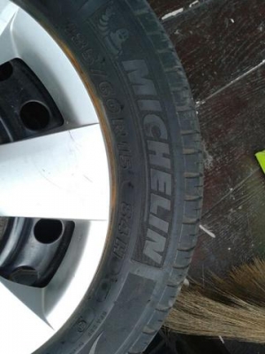 ขายล้อเดิม วีออสพร้อมยาง 2400 บาท ขายล้อเดิม วีออสพร้อมยาง 2400 บาท