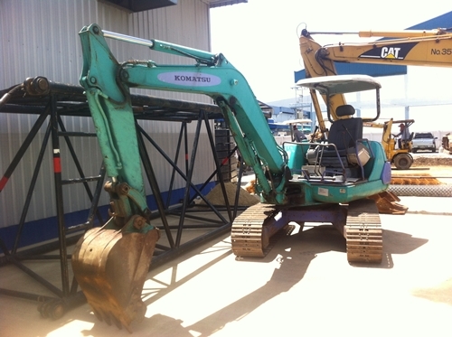 Komatsu PC40-7-19540-YR1990 ถึงไทยแล้ว ราคาถูกสุด ๆ สภาพดีครับ