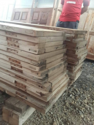 บานเฟี้ยมไม้สัก