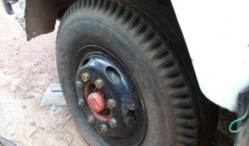 HINO ZM 285 HP EP100 TURBO สิบล้อดั๊มพ์ 2 เพลา กระบะดั๊มพ์เหล็ก 12 ตันสภาพดีสวยพร้อมบรรทุกหนักได้เลย เครื่องแรงดีไม่มีเยิ้ม หัวเก๋ง HINO FR วางใหม่ภายในเก๋งคอนโซลสวยครบ พวงมาลัยเพาเวอร์ เบรคลม ช่วงล่างใหญ่ ZM 8 น็อต คัชซีสวยไม่มีแตกบวม ยางสภาพดีประมาณ 70\%