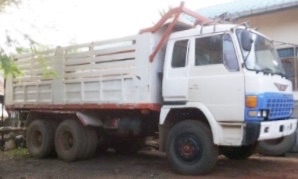 HINO ZM 285 HP EP100 TURBO สิบล้อดั๊มพ์ 2 เพลา กระบะดั๊มพ์เหล็ก 12 ตันสภาพดีสวยพร้อมบรรทุกหนักได้เลย เครื่องแรงดีไม่มีเยิ้ม หัวเก๋ง HINO FR วางใหม่ภายในเก๋งคอนโซลสวยครบ พวงมาลัยเพาเวอร์ เบรคลม ช่วงล่างใหญ่ ZM 8 น็อต คัชซีสวยไม่มีแตกบวม ยางสภาพดีประมาณ 70\%